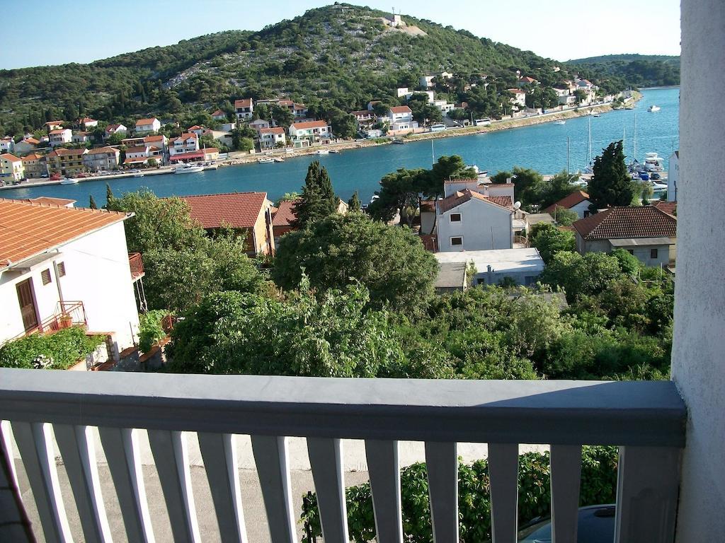 Apartments Luka Tisno Room photo